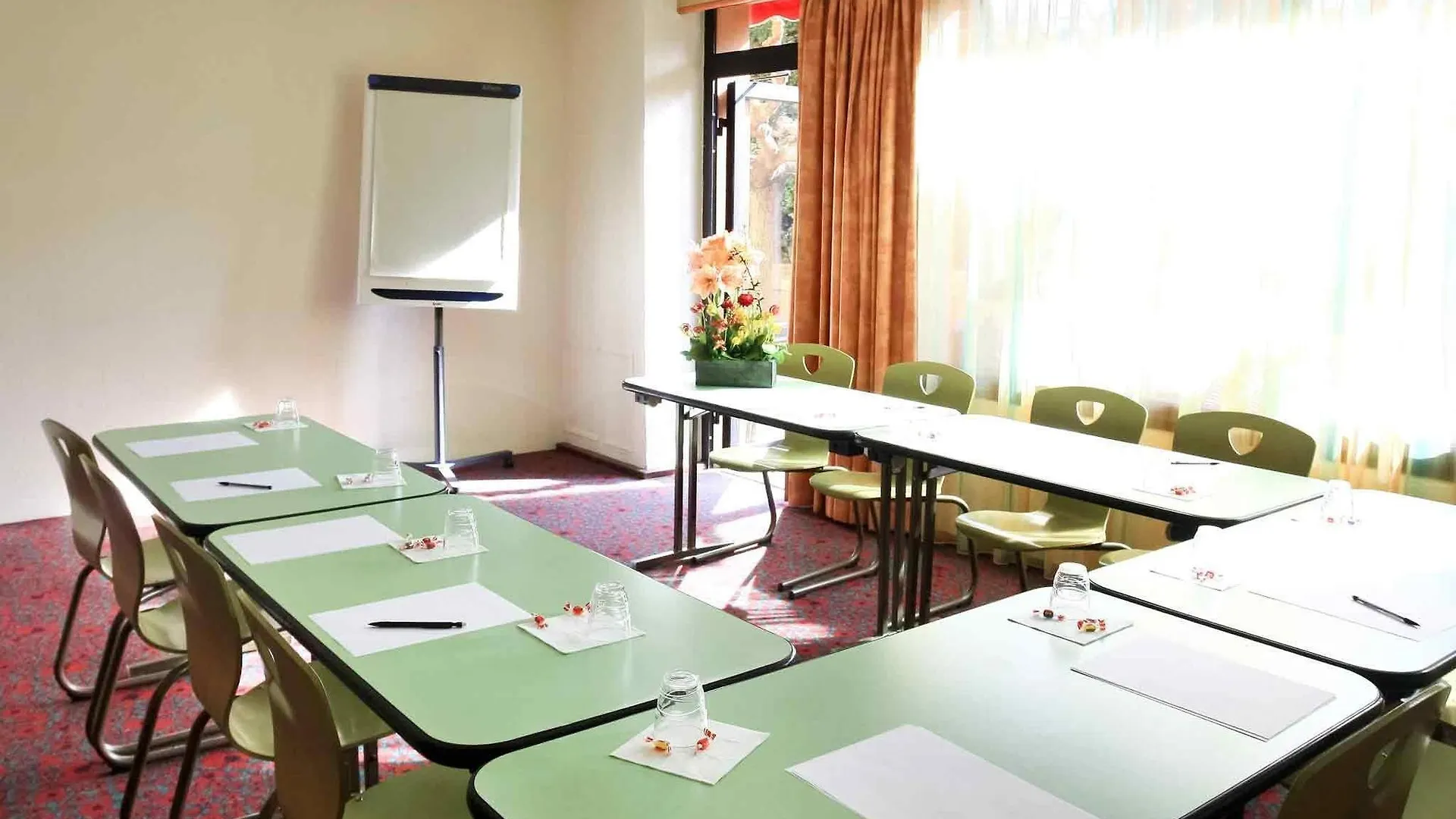 Hotel Ibis Avignon Centre Pont De L'Europe 3*,