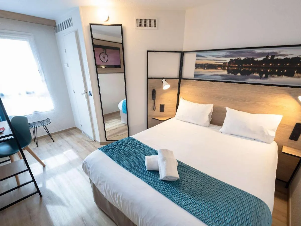 ***  Hotel ibis Avignon Centre Pont De L'Europe France